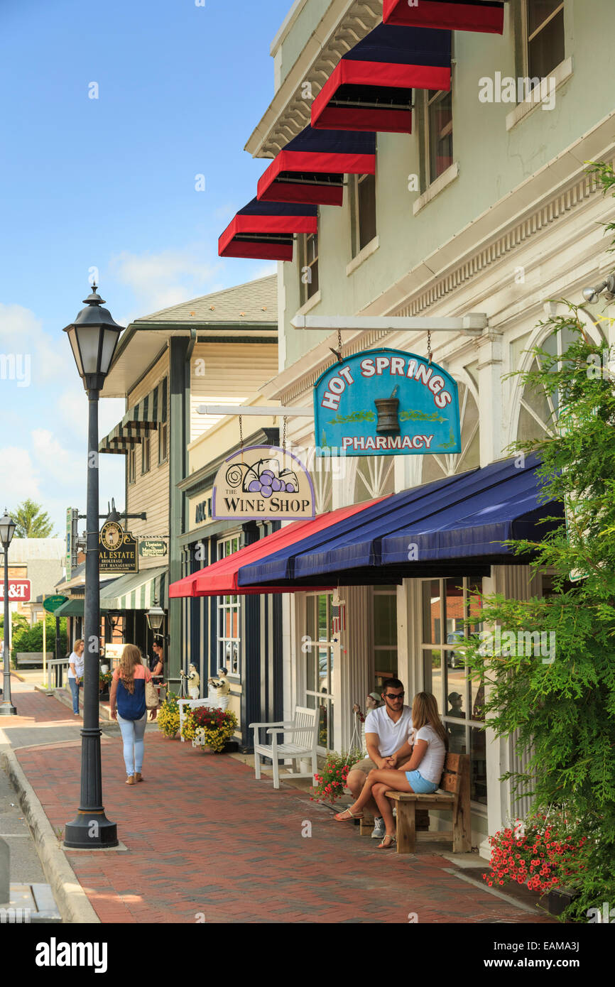 Downtown Hot Springs, bagno County, Virginia, Stati Uniti d'America home della storica Homestead Resort Foto Stock