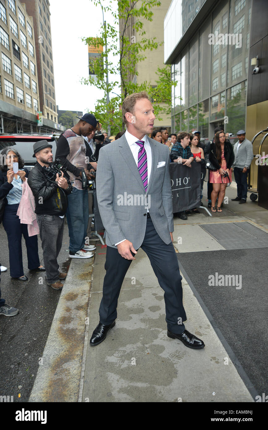 New York Candids dotate: Ian Ziering dove: Manhattan, New York, Stati Uniti quando: 15 Maggio 2014 Foto Stock