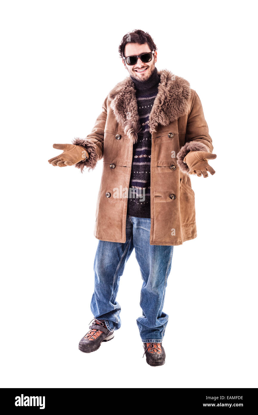 Un allegro giovane uomo che indossa un costoso di montone cappotto peloso  isolate su uno sfondo bianco Foto stock - Alamy