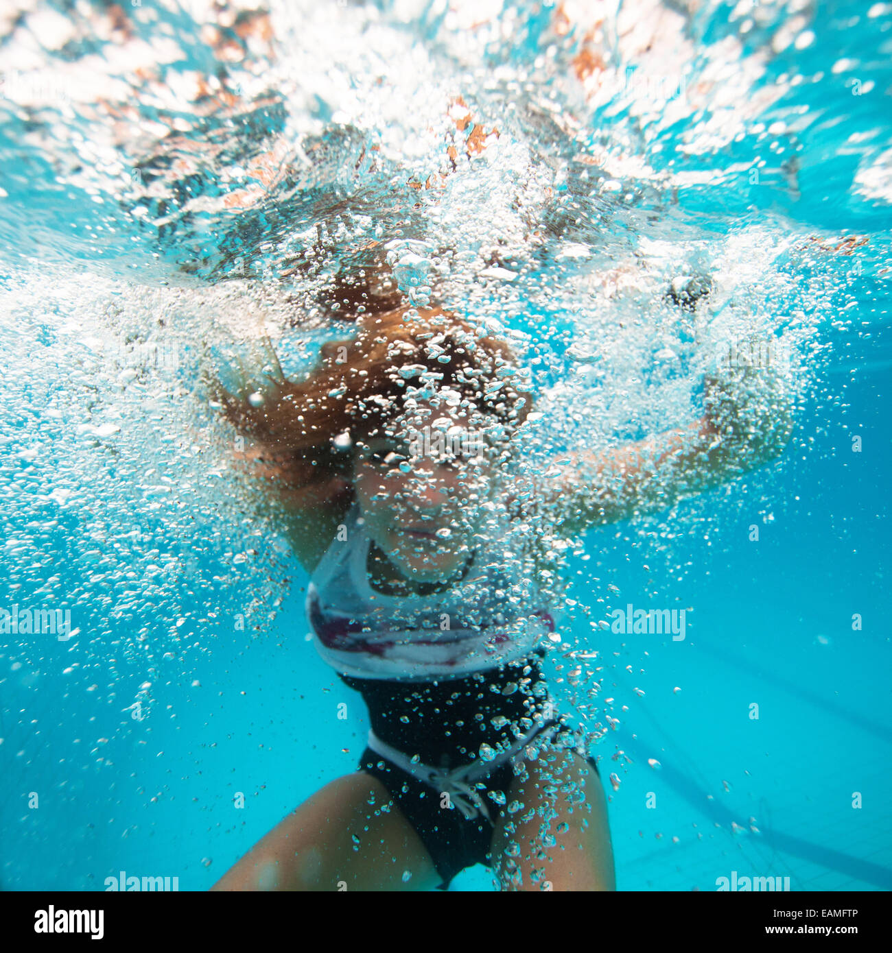 Esche Da Pesca Sott'acqua in Acque Limpide Blu. Vacillare Nell'acqua  Fotografia Stock - Immagine di bagno, apparecchiatura: 180822354