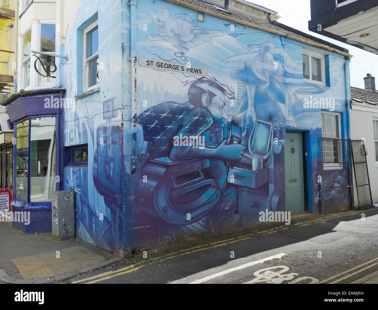 Arte dei graffiti su una casa su St George Mews, Brighton Sussex England Regno Unito Foto Stock