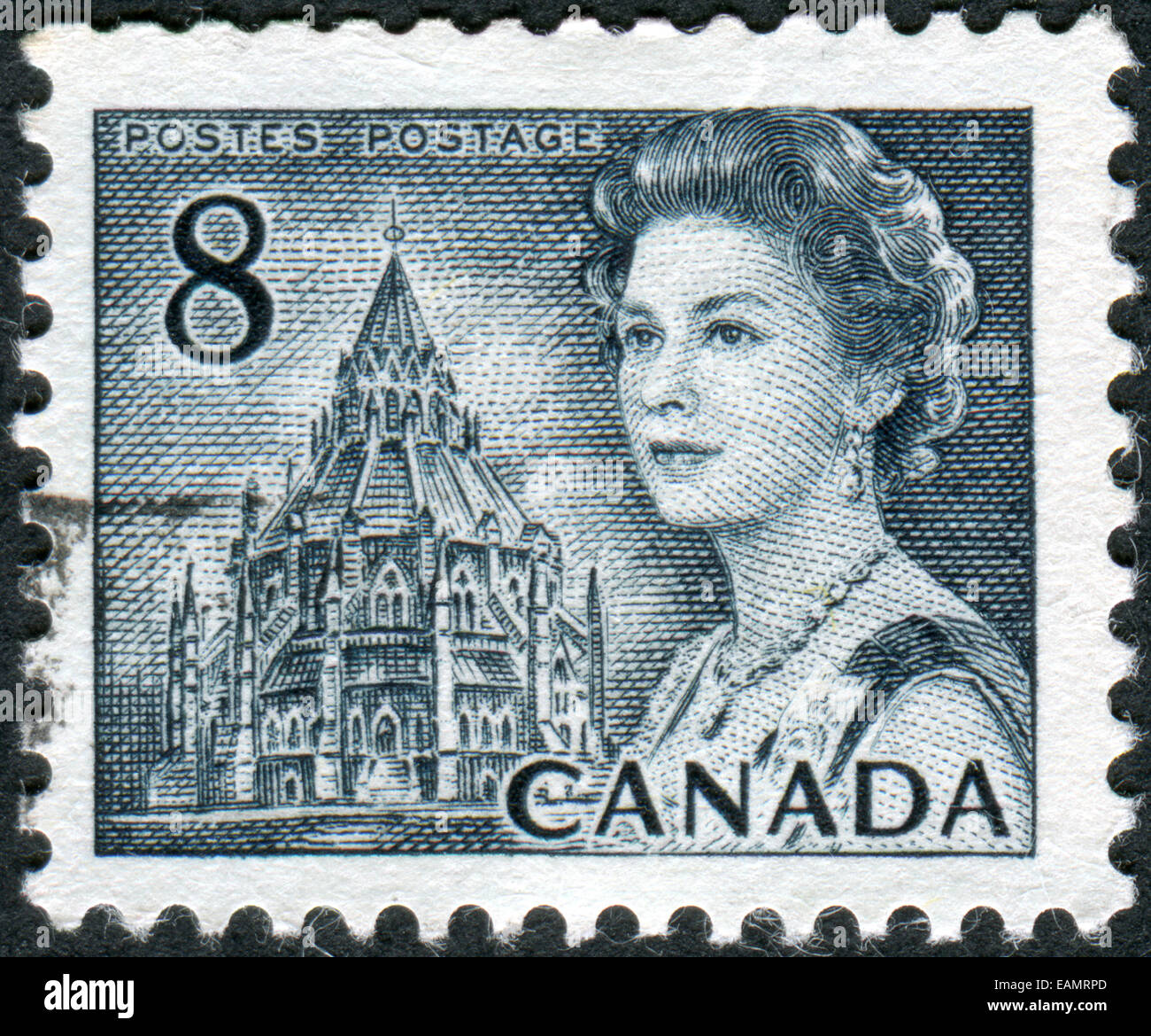CANADA - circa 1971: francobollo stampato in Canada, mostra la biblioteca del parlamento, Ottawa, la Regina Elisabetta II, circa 1971 Foto Stock