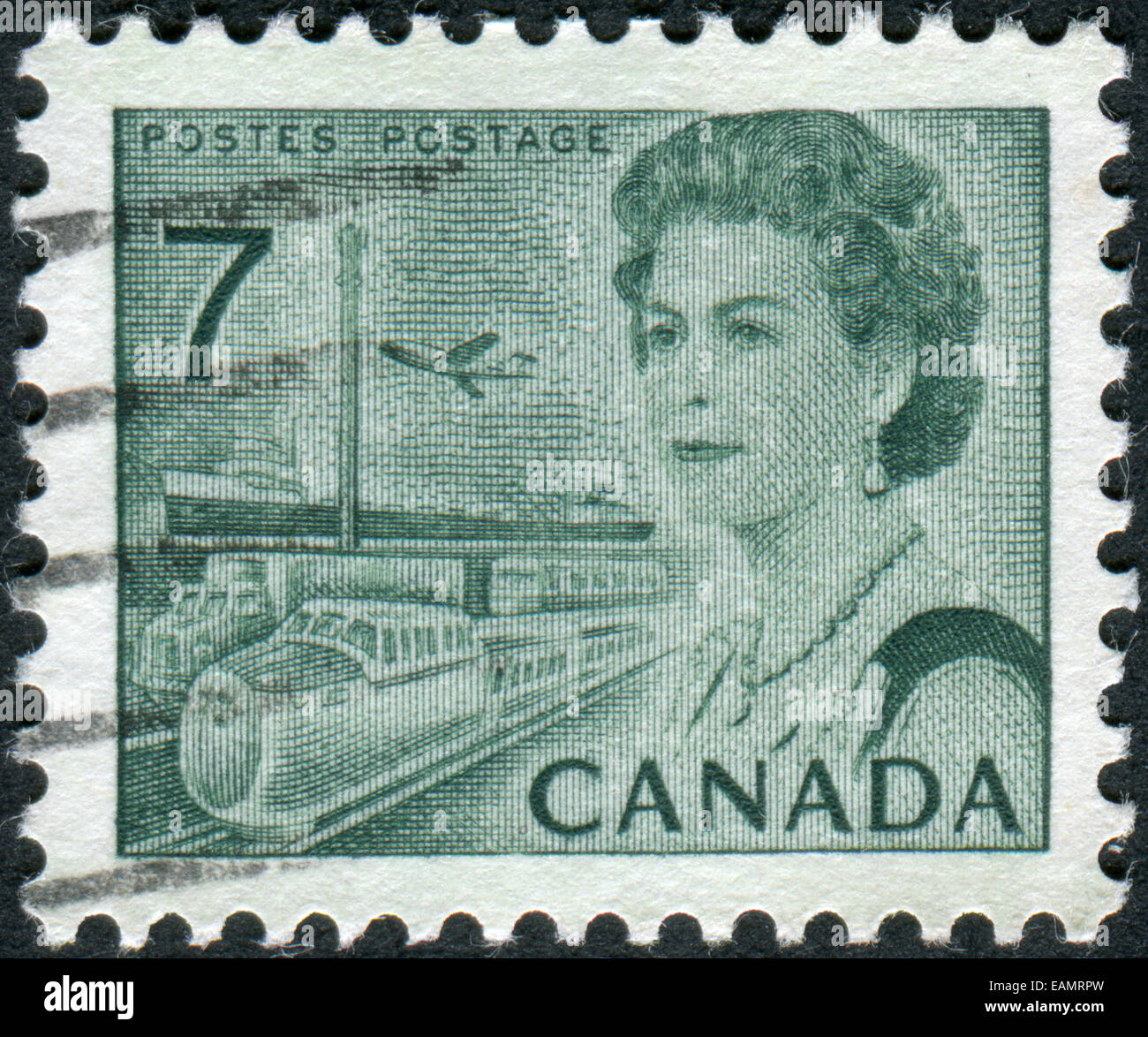 CANADA - circa 1971: francobollo stampato in Canada, rappresenta un mezzo di trasporto, un ritratto della regina Elisabetta II, circa 1971 Foto Stock