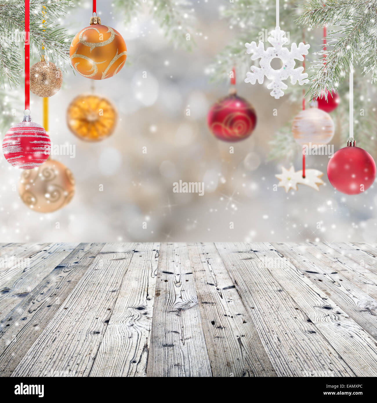 Le decorazioni di Natale su sfondo di legno. Foto Stock