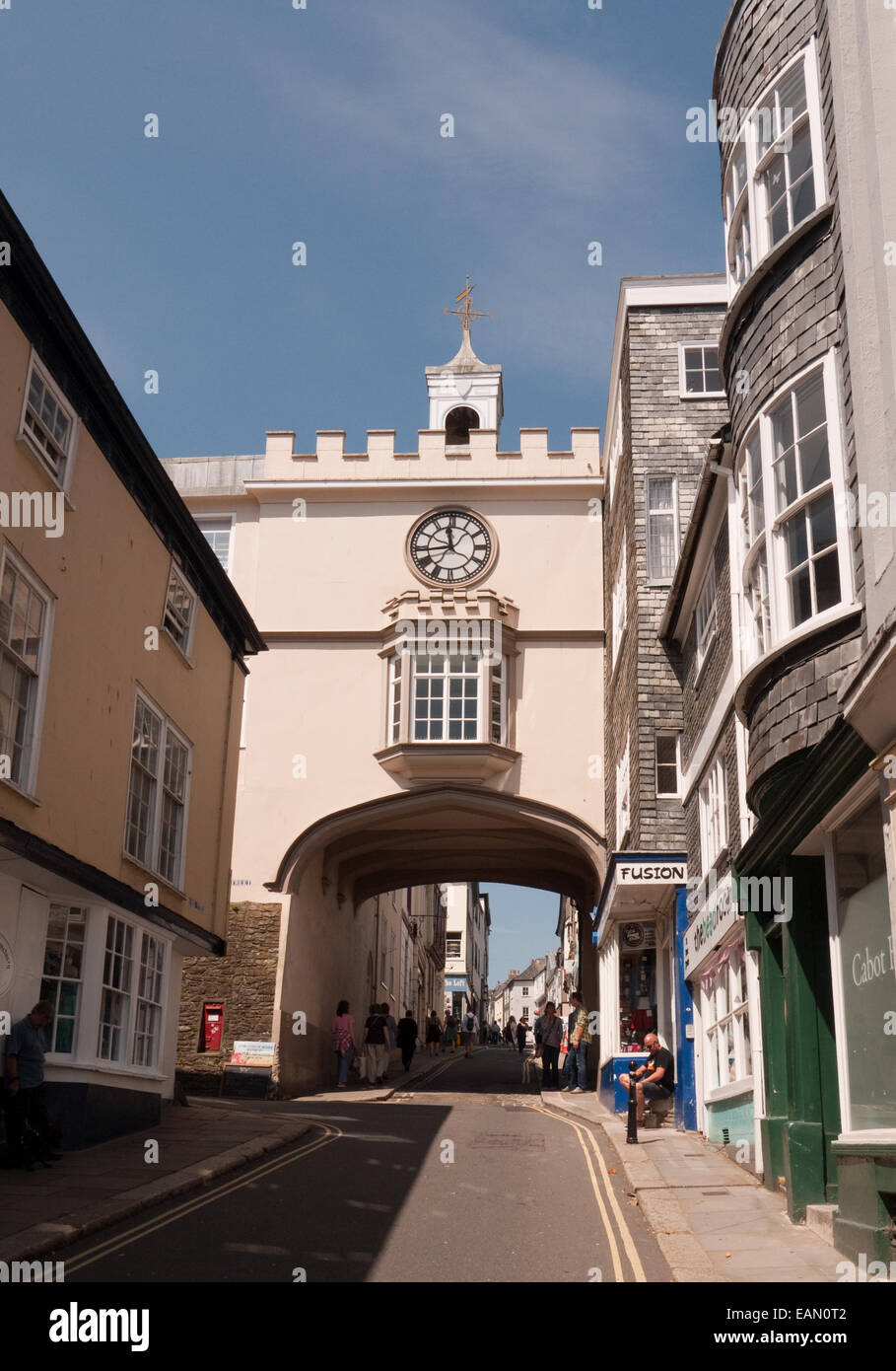 Il Eastgate nella storica città di Totnes, South Devon, Inghilterra Foto Stock