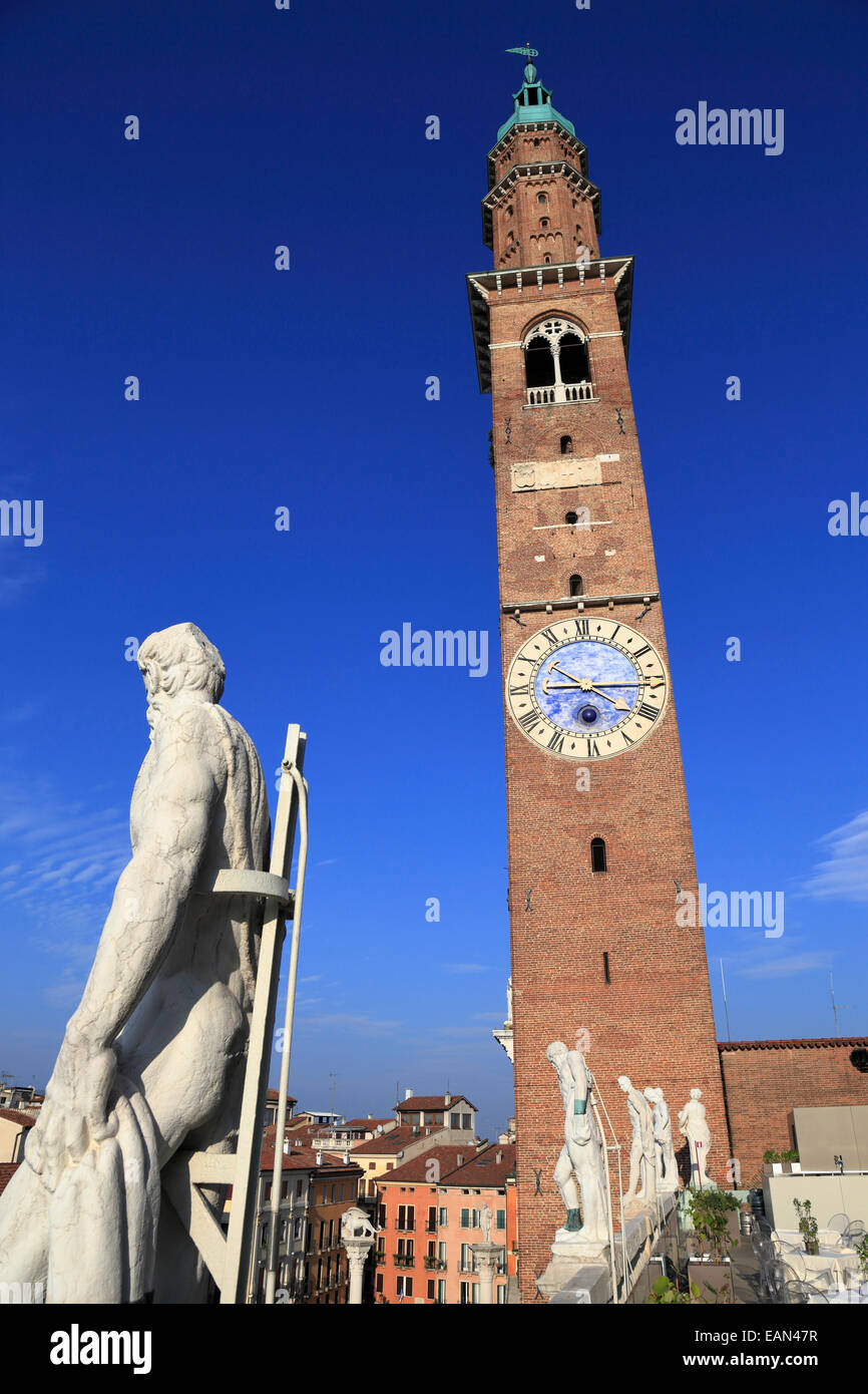 Torre di Piazza e Basilica Palladiana con terrazza sul tetto, Vicenza, Italia, Veneto. Foto Stock