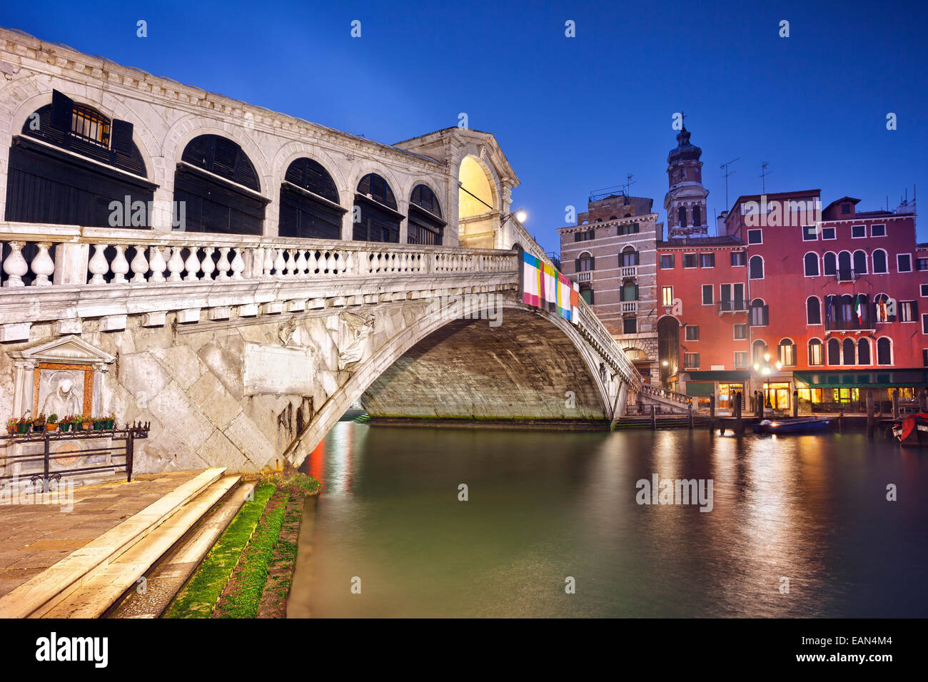 Venezia. Immagine del Ponte di Rialto di Venezia all'alba. Foto Stock
