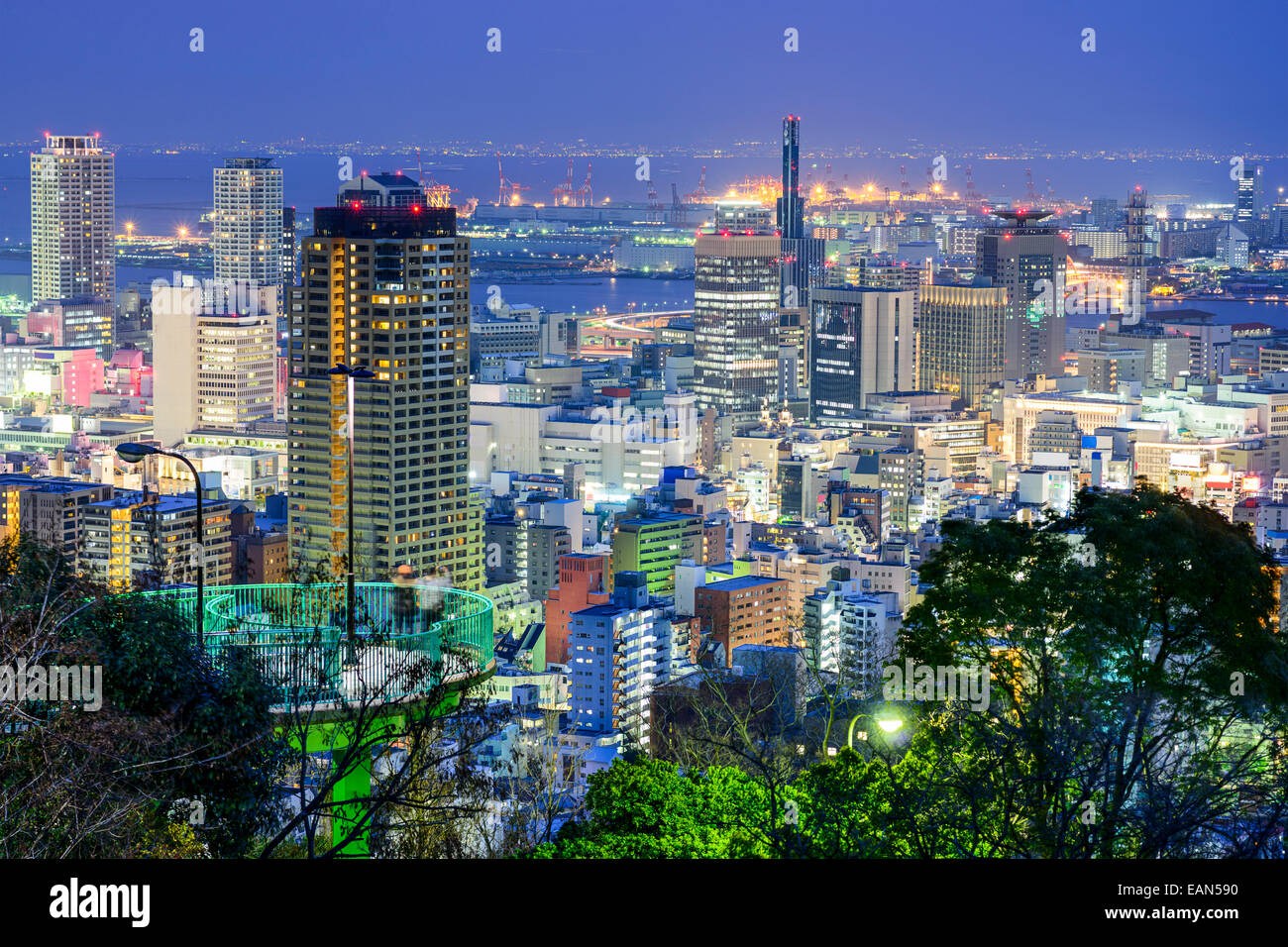 Kobe, Giappone skyline della città al crepuscolo. Foto Stock