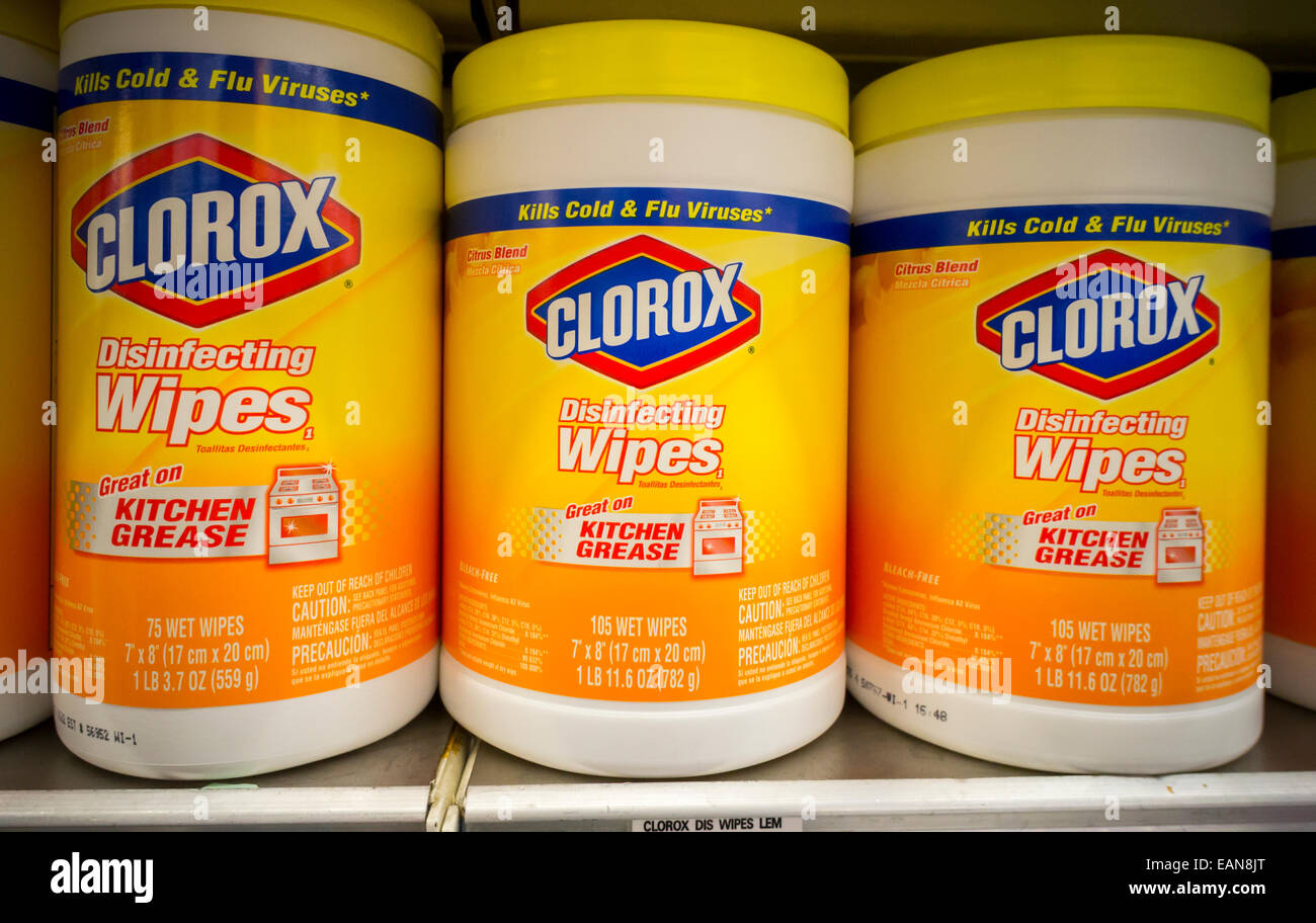 Contenitori di salviette disinfettanti Clorox sono visibili su uno scaffale  di supermercato Foto stock - Alamy