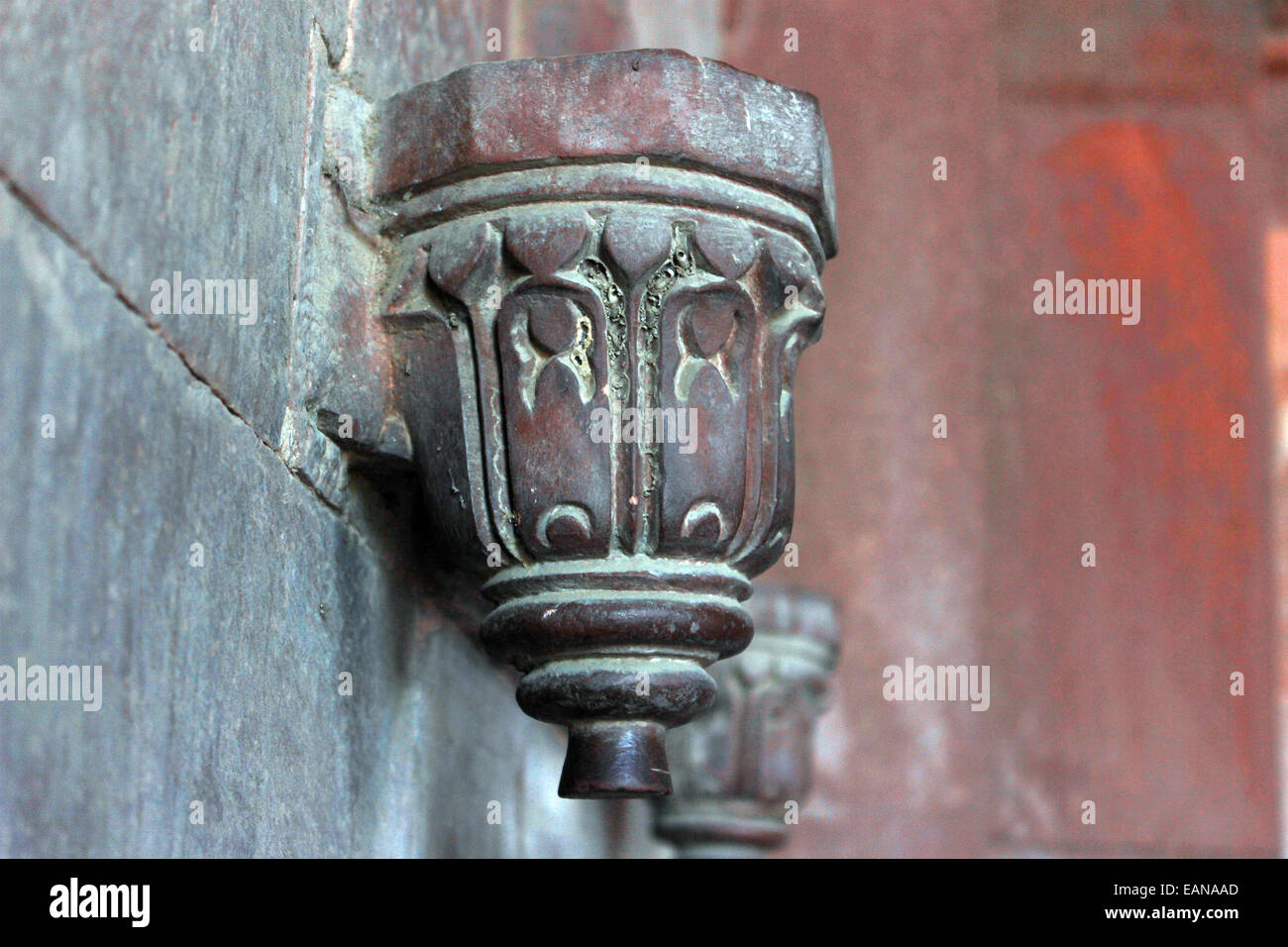 Sabbia rossa pietra, architettura, design, fiore, patrimonio, persona, Urdu, struttura, Nuova Delhi, India. Foto Stock
