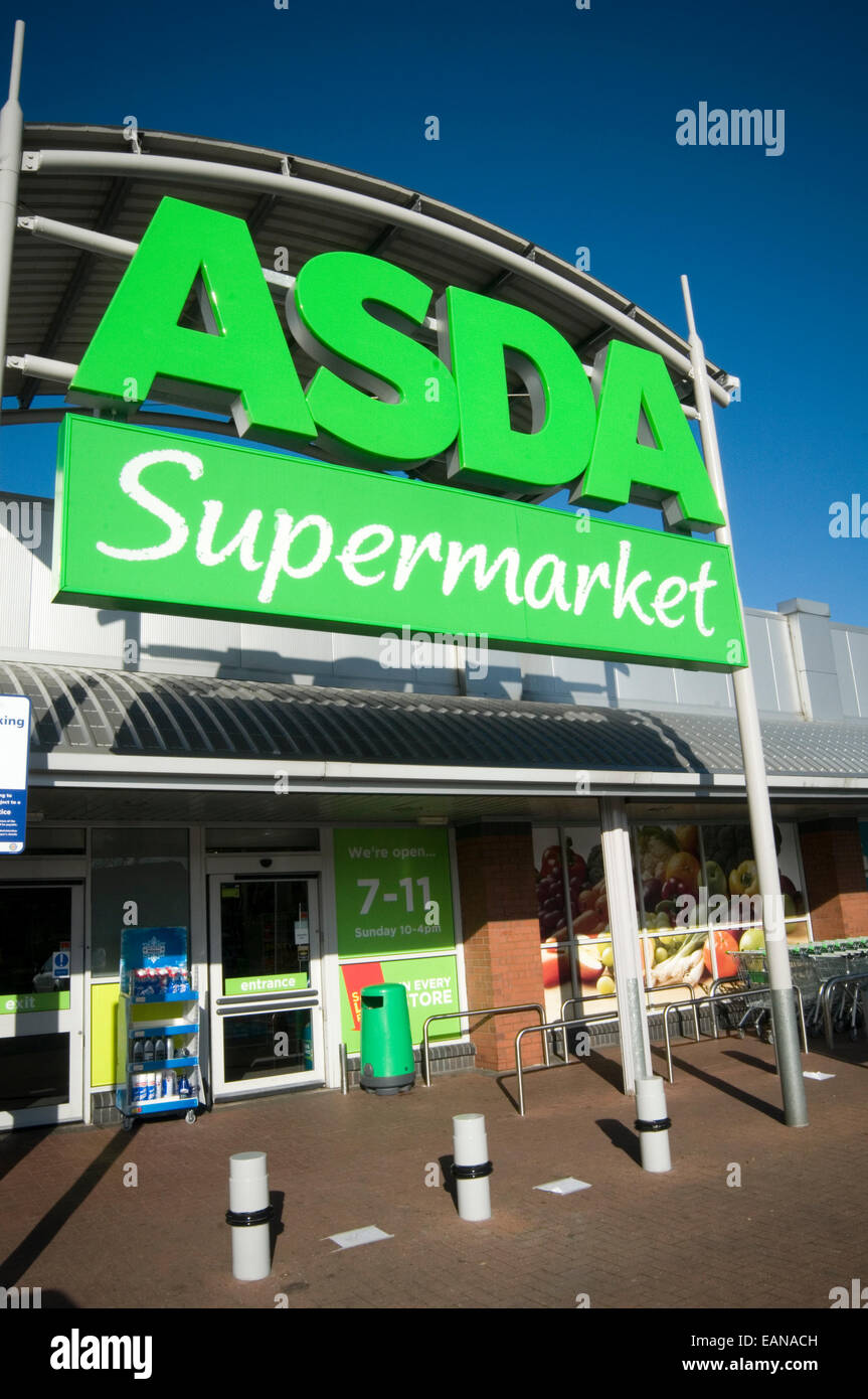 Supermercato ASDA catena di supermercati walmart marca super mercato mercati ipermercato superstore supermercati uk grande negozio di grandi negozi Foto Stock