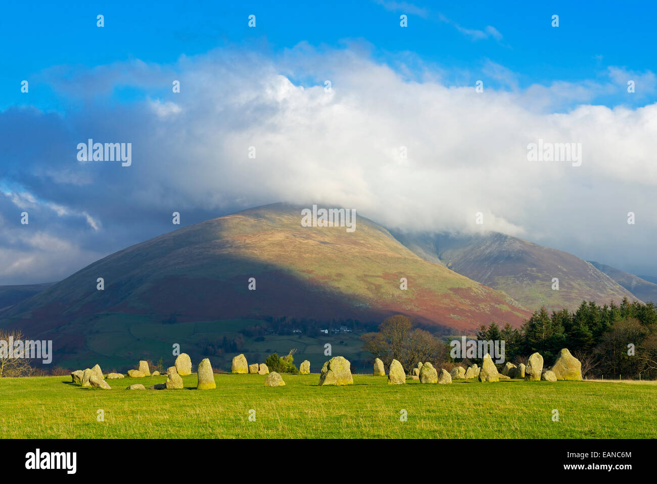 Castlerigg Stone Circle, Near Keswick, Parco Nazionale del Distretto dei Laghi, Cumbria, England Regno Unito Foto Stock