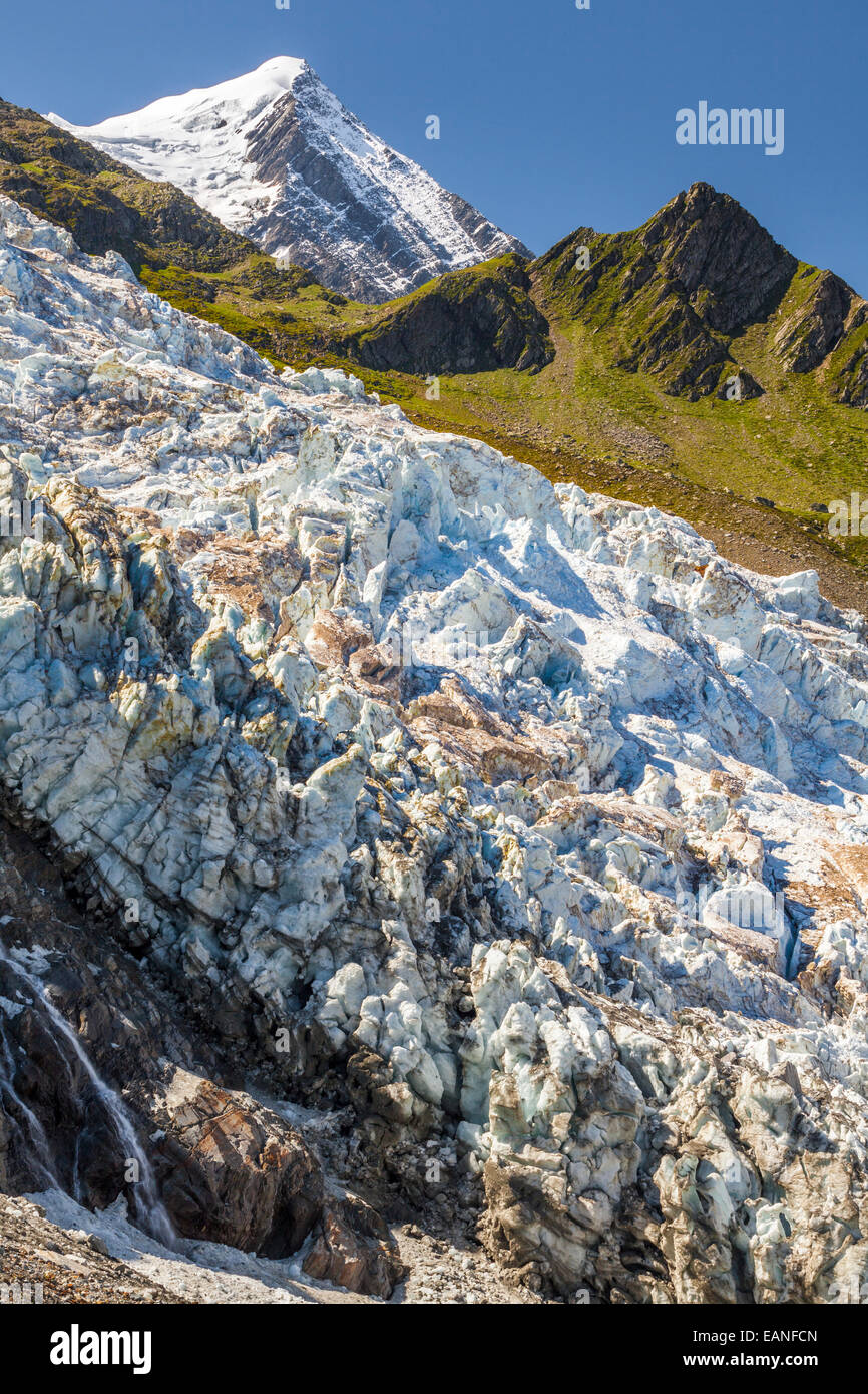 Glacier des Bossons è la più alta cascata di ghiaccio in Europa in montagna del massiccio del Monte Bianco picco, Chamonix, Haute-Savoie, Rhône-A Foto Stock
