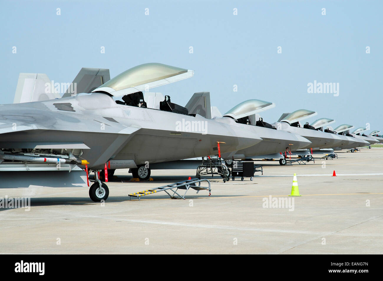 Line-up di U.S. Air Force F-22A Raptors a Langley Air Force Base, Virginia. Foto Stock