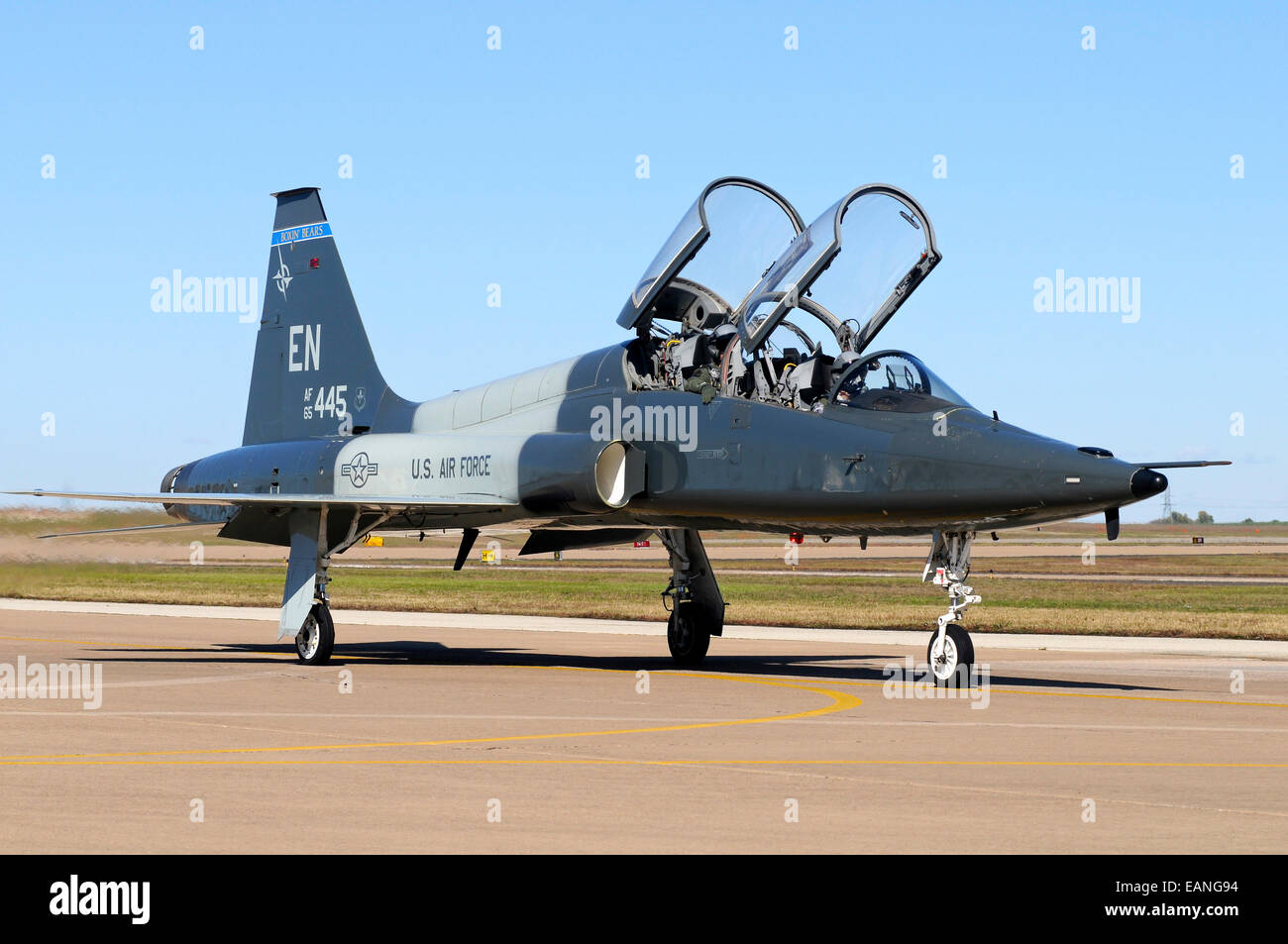 Stati Uniti Air Force T-38 Taloni in rullaggio a Sheppard Air Force Base in Texas. Foto Stock