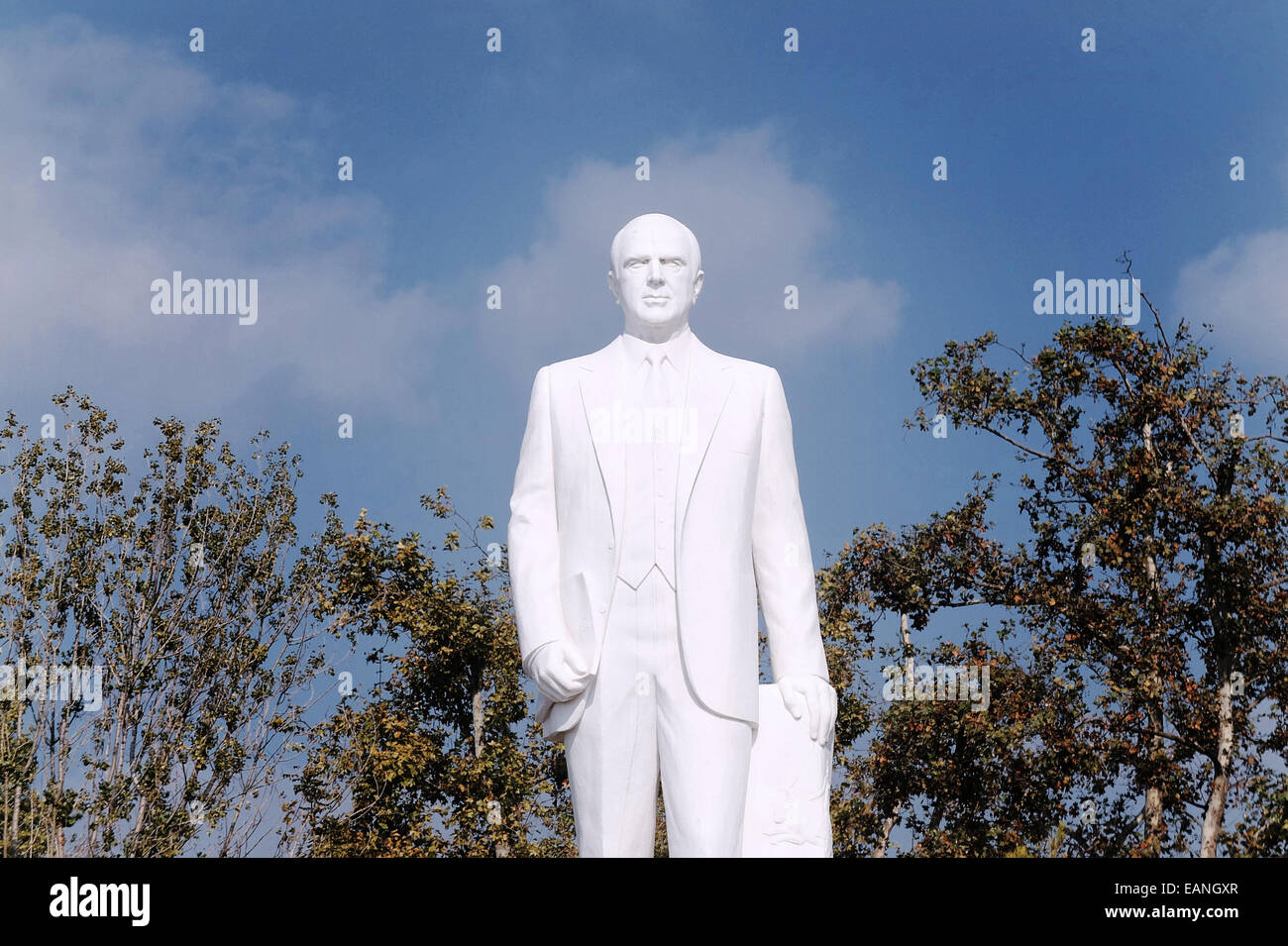 Il Konstantinos Karamanlis statua al lungomare di Salonicco, Grecia Foto Stock