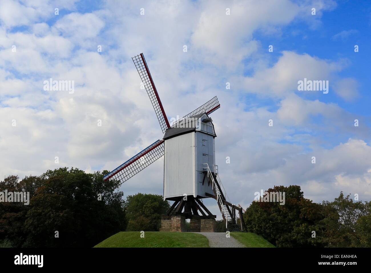 Il mulino a vento di Coelweymolen, Burges città vecchia di Bruges, Belgio. Foto Stock