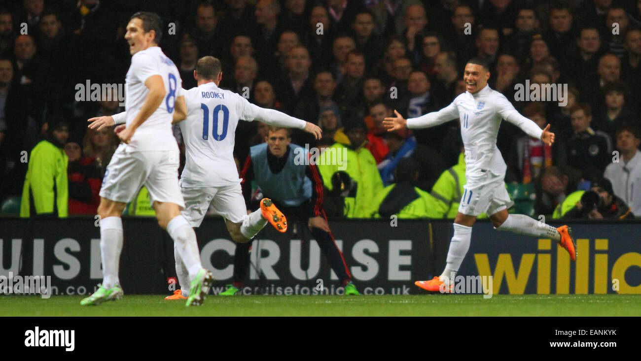 Glasgow, Scozia. Xviii Nov, 2014. Amichevole internazionale. La Scozia contro l'Inghilterra. Alex Oxlade-Chamberlain celebra l'apertura di credito obiettivo: Azione Plus sport/Alamy Live News Foto Stock