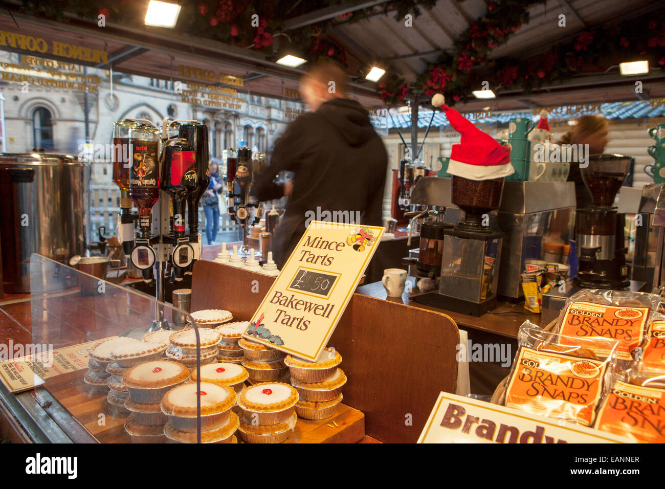Dicembre tradizionale Dickensian Festa Festa di Natale Street le bancarelle del mercato in piazza Albert, Manchester, Regno Unito Foto Stock
