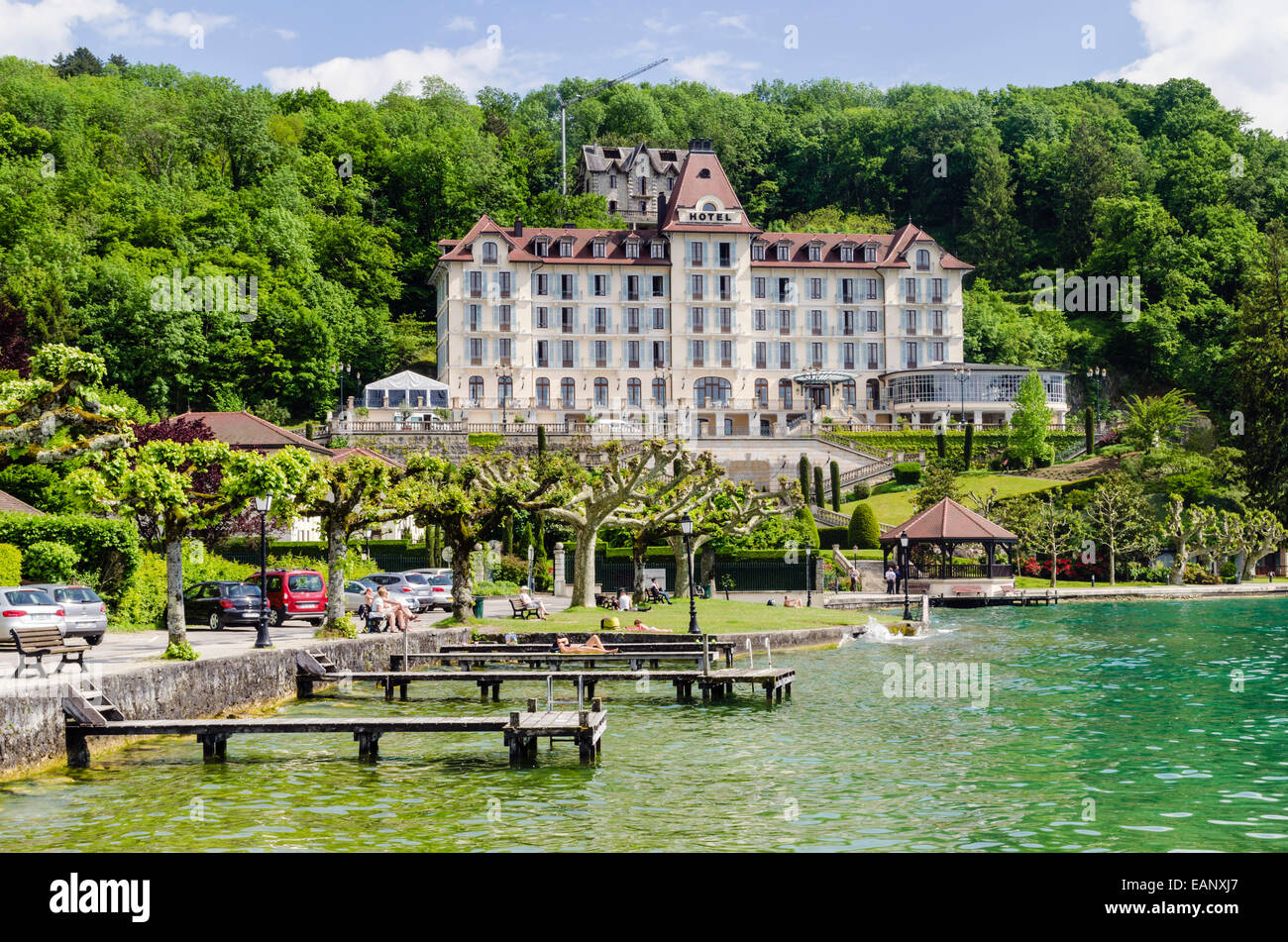 Palace de Menthon sulla riva del lago di Annecy, Menthon-Saint-Bernard, Annecy, Haute-Savoie, Rhone-Alpes, Francia Foto Stock