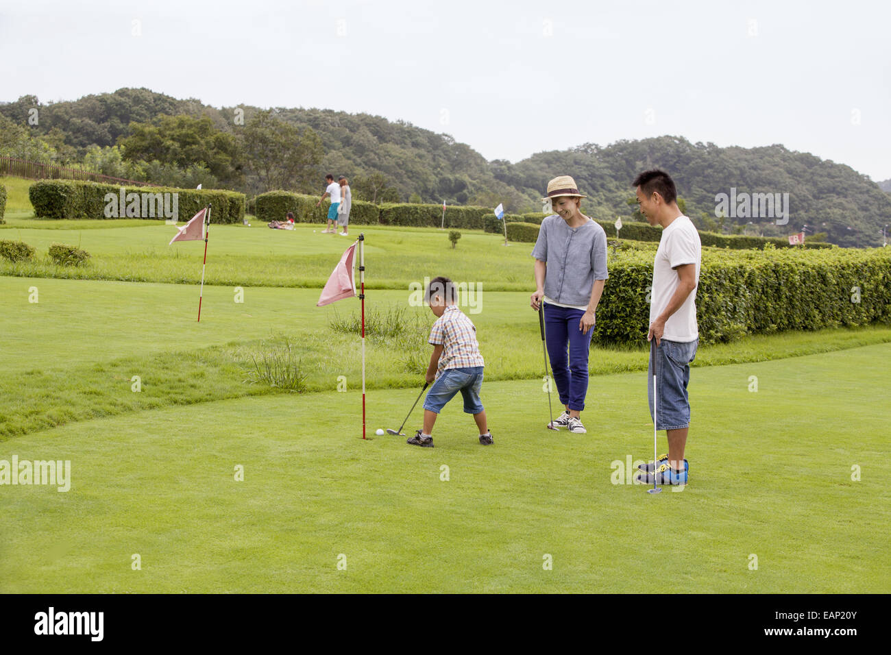 Famiglia su di un campo da golf. Foto Stock