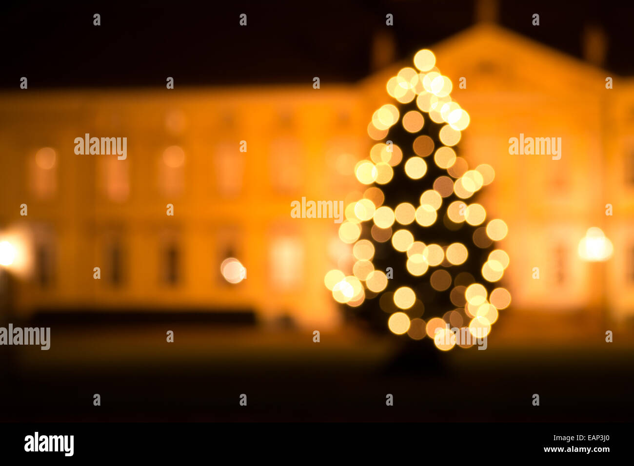 Albero di natale di sfocatura (bokeh effetto) Foto Stock