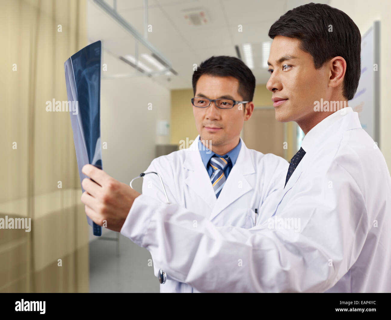 Asian professionisti del settore medico Foto Stock