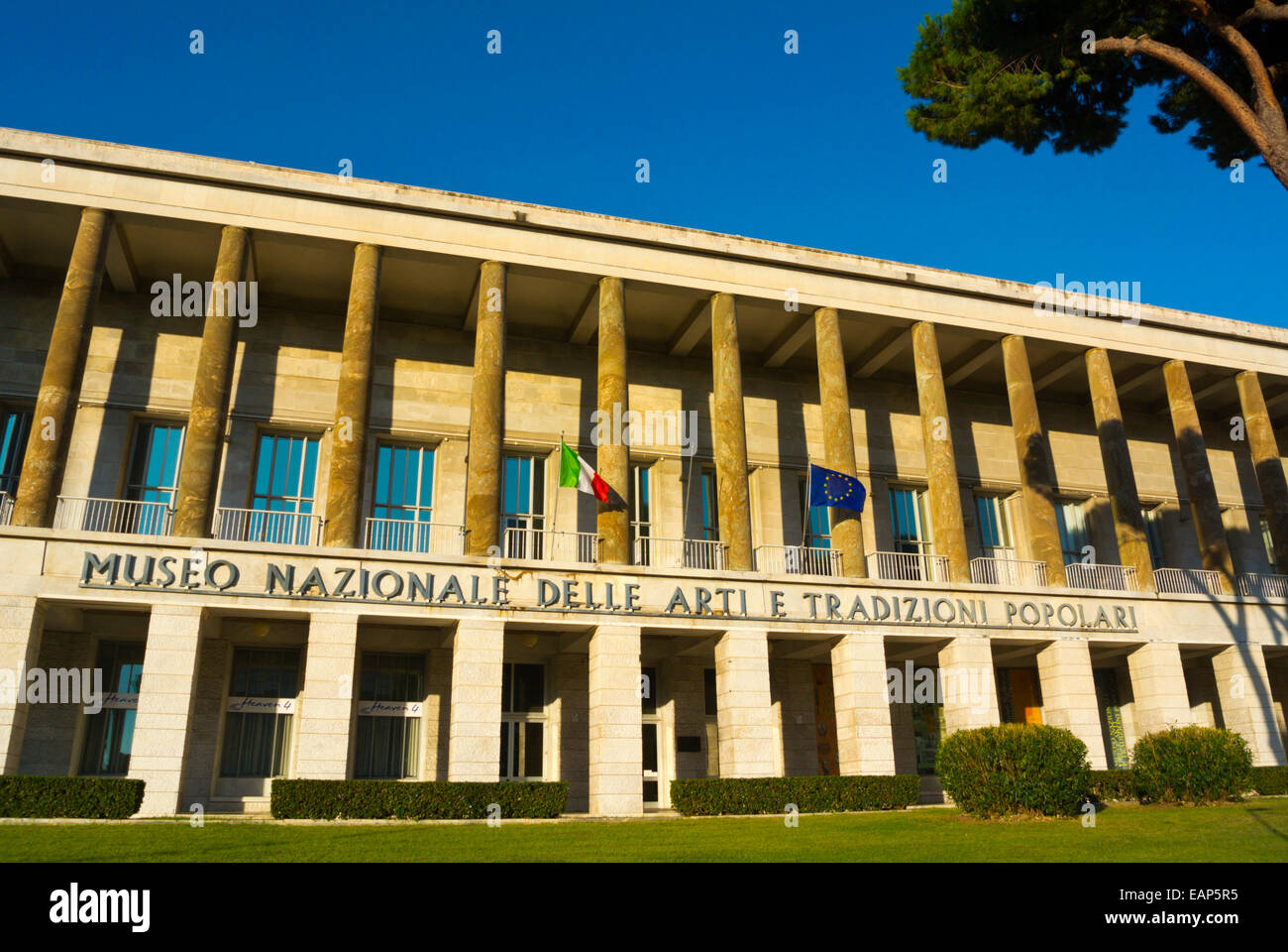 Museo nazionale delle arti e tradizioni popolari, Folk Museum, EUR governo e il quartiere finanziario, Roma, Italia Foto Stock