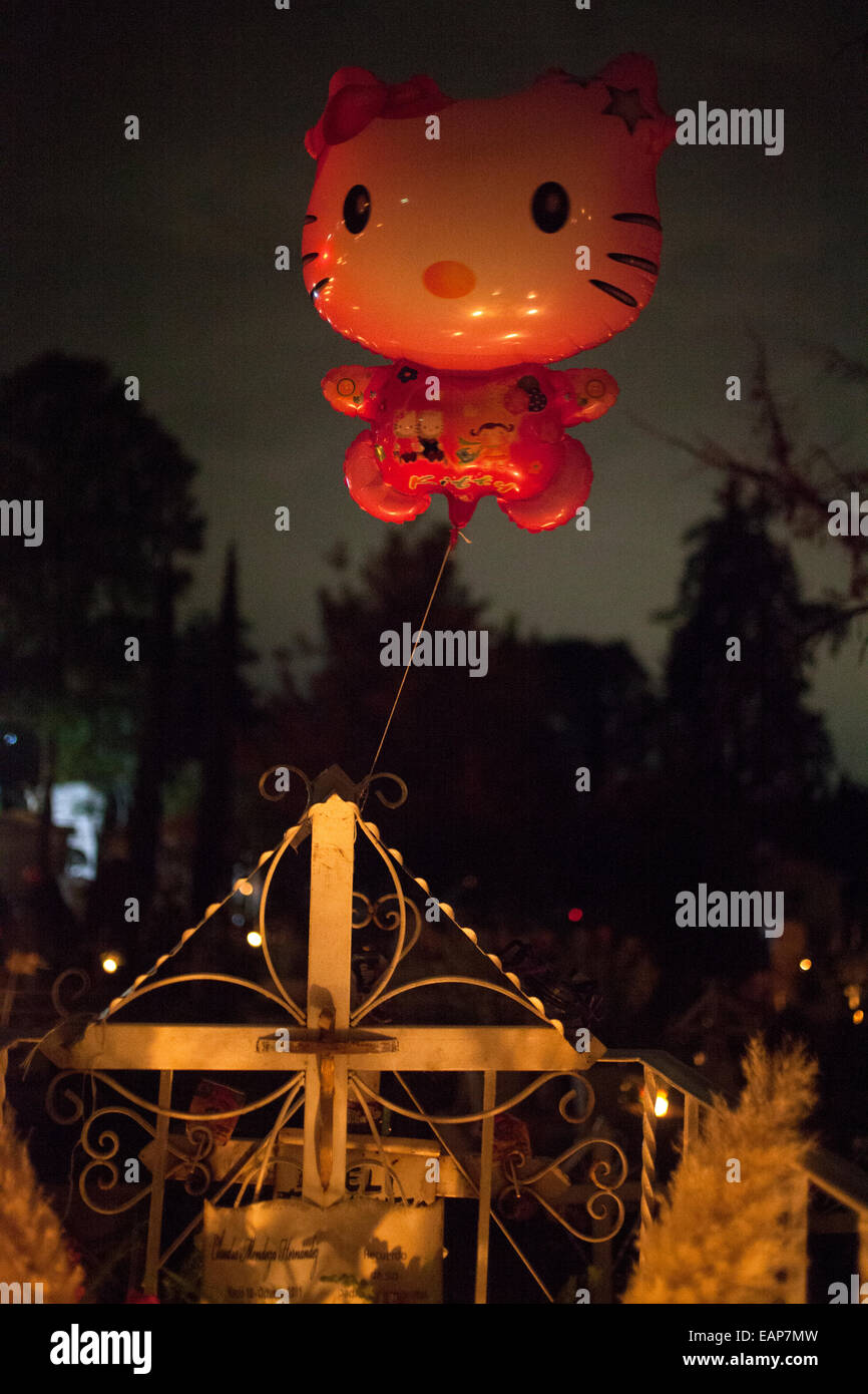 Il palloncino hello kitty immagini e fotografie stock ad alta risoluzione -  Alamy