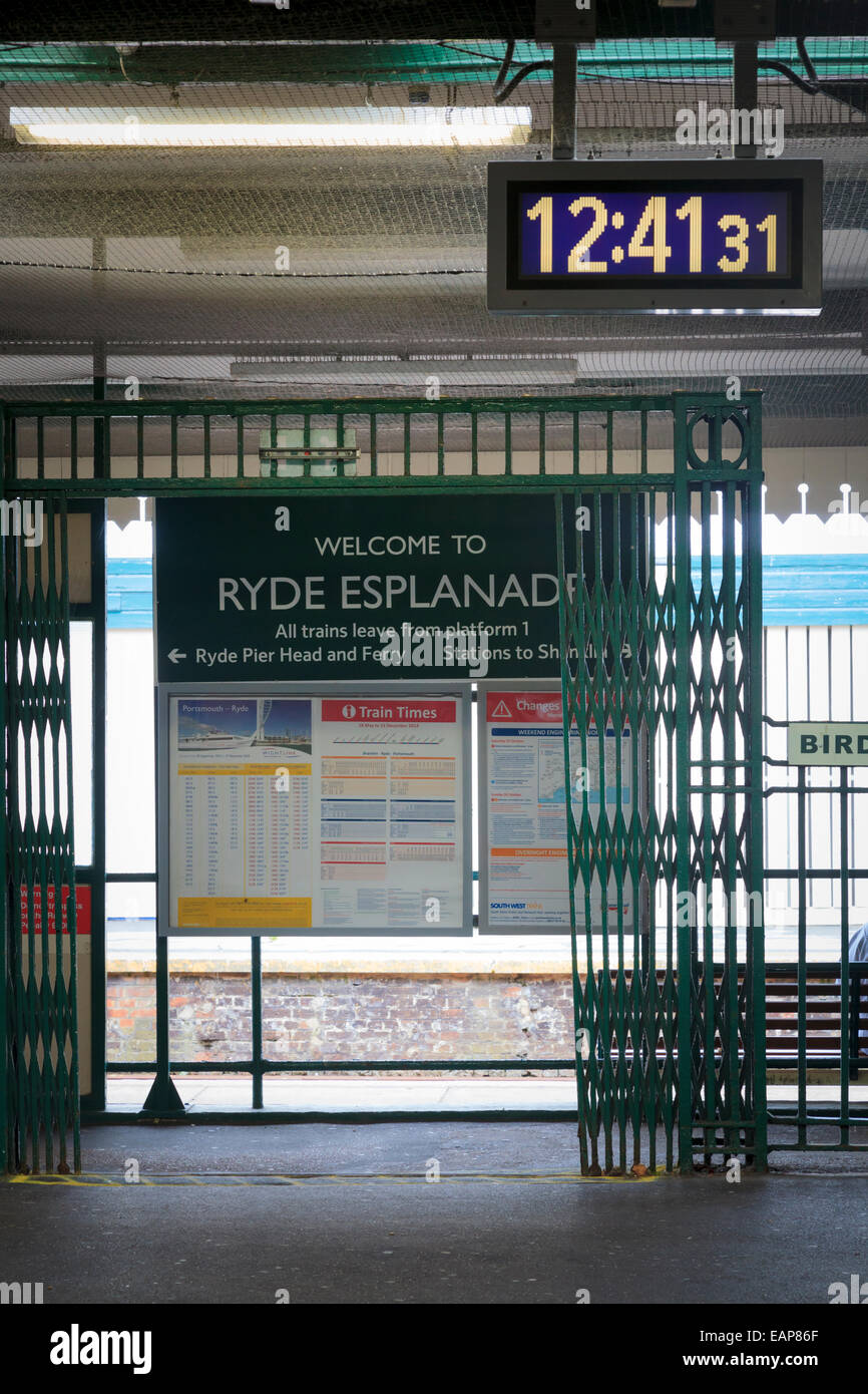 Ingresso al Ryde Pier stazione ferroviaria sulla isola di Wight Foto Stock