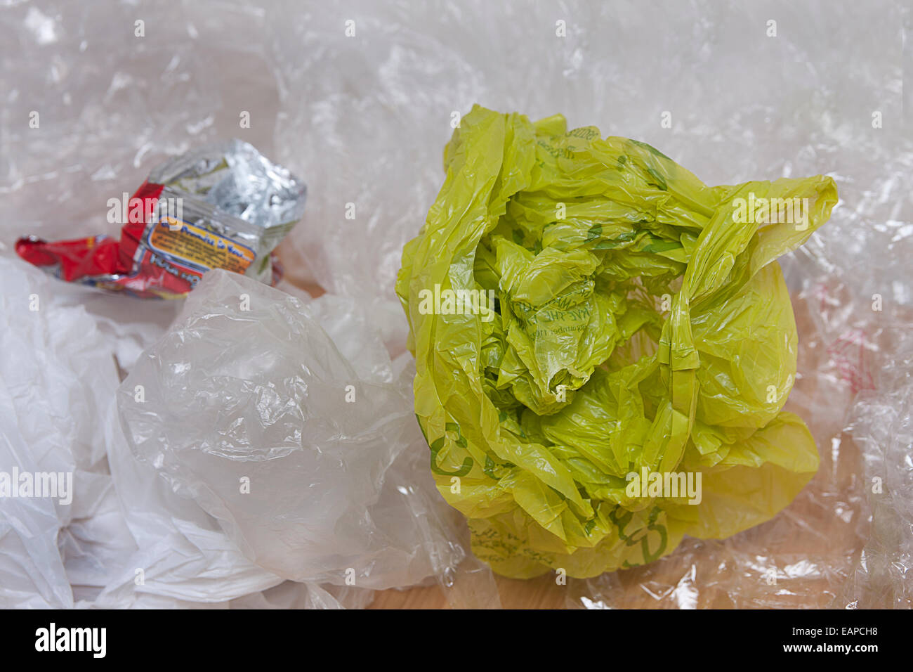 Non riciclabili i sacchetti di plastica Foto Stock