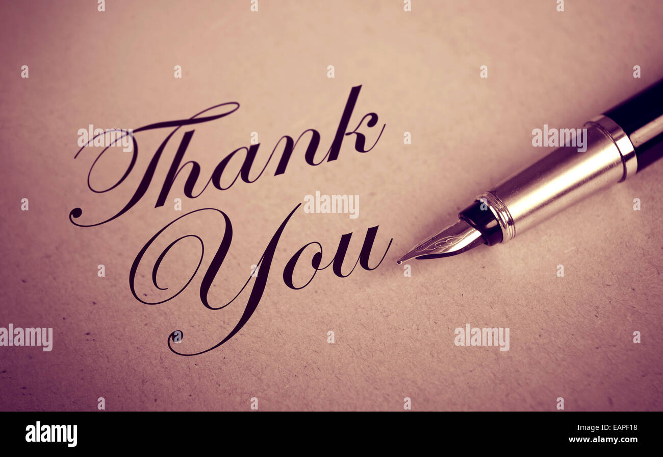 Penna stilografica e messaggio di ringraziamento su carta vecchia sfondo testurizzata Foto Stock