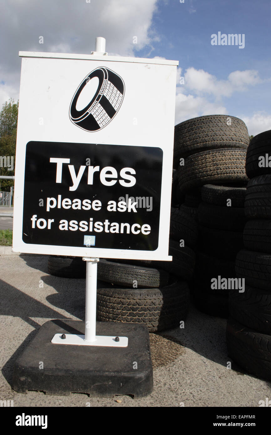 Amenità suggerimento & riciclaggio Riciclaggio dei pneumatici area Foto Stock