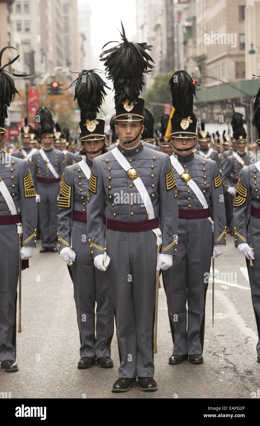 Veterani parata del giorno, Quinta Avenue di New York City. West Point Noi Accademia militare gli studenti a marzo per la parata. Foto Stock