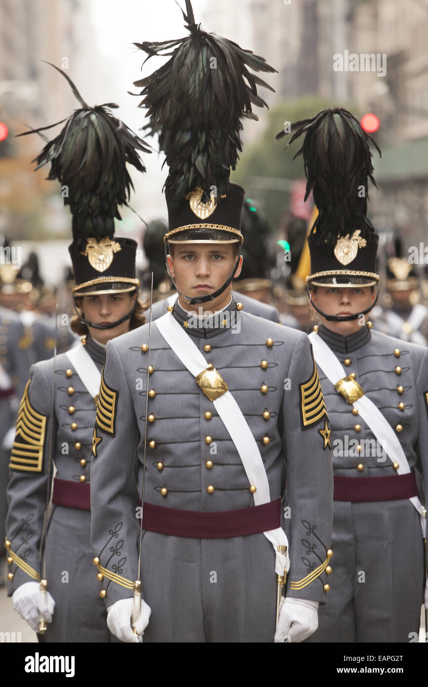 Veterani parata del giorno, Quinta Avenue di New York City. West Point Noi Accademia militare gli studenti a marzo per la parata. Foto Stock