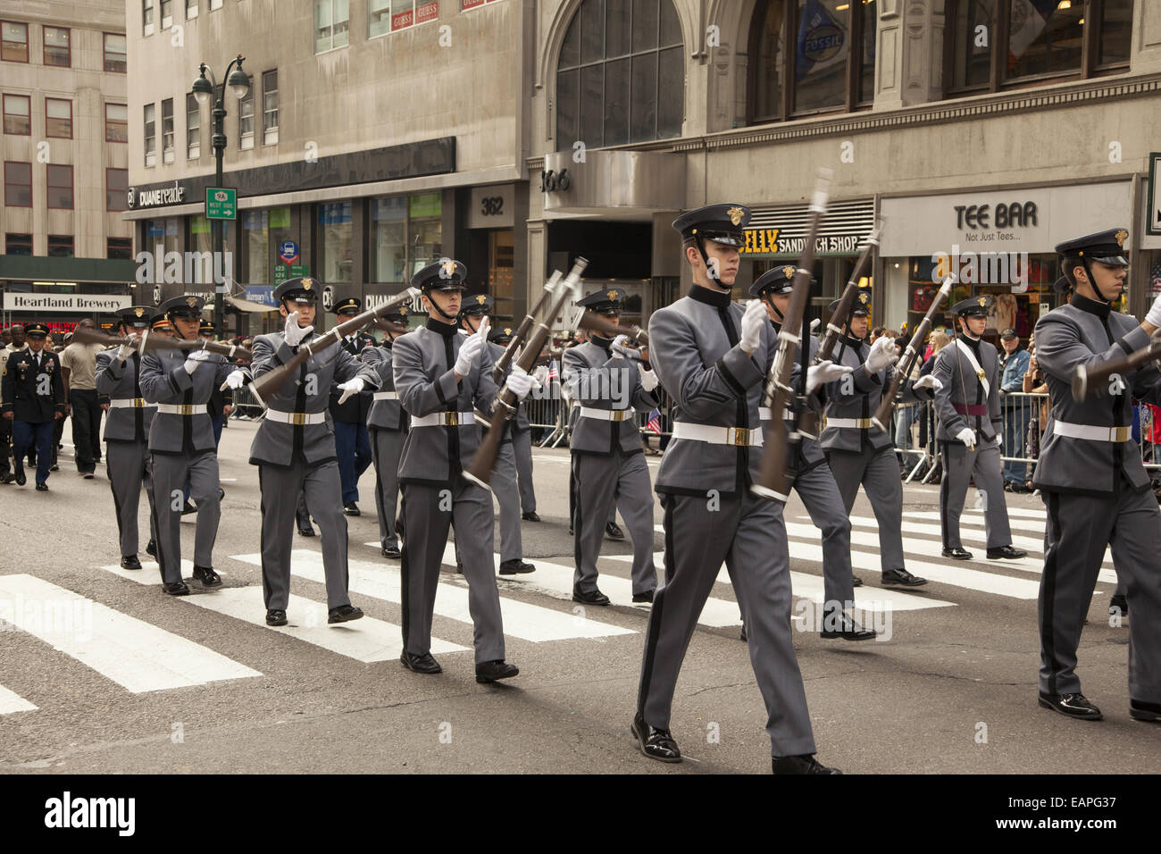 Veterani parata del giorno, Quinta Avenue di New York City. Foto Stock