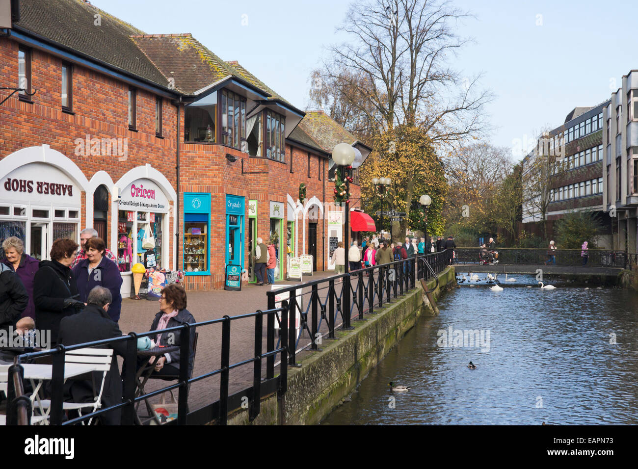 Salisbury una cattedrale cittadina nel Wiltshire, Inghilterra NEL MERCATO DEL REGNO UNITO A PIEDI Foto Stock