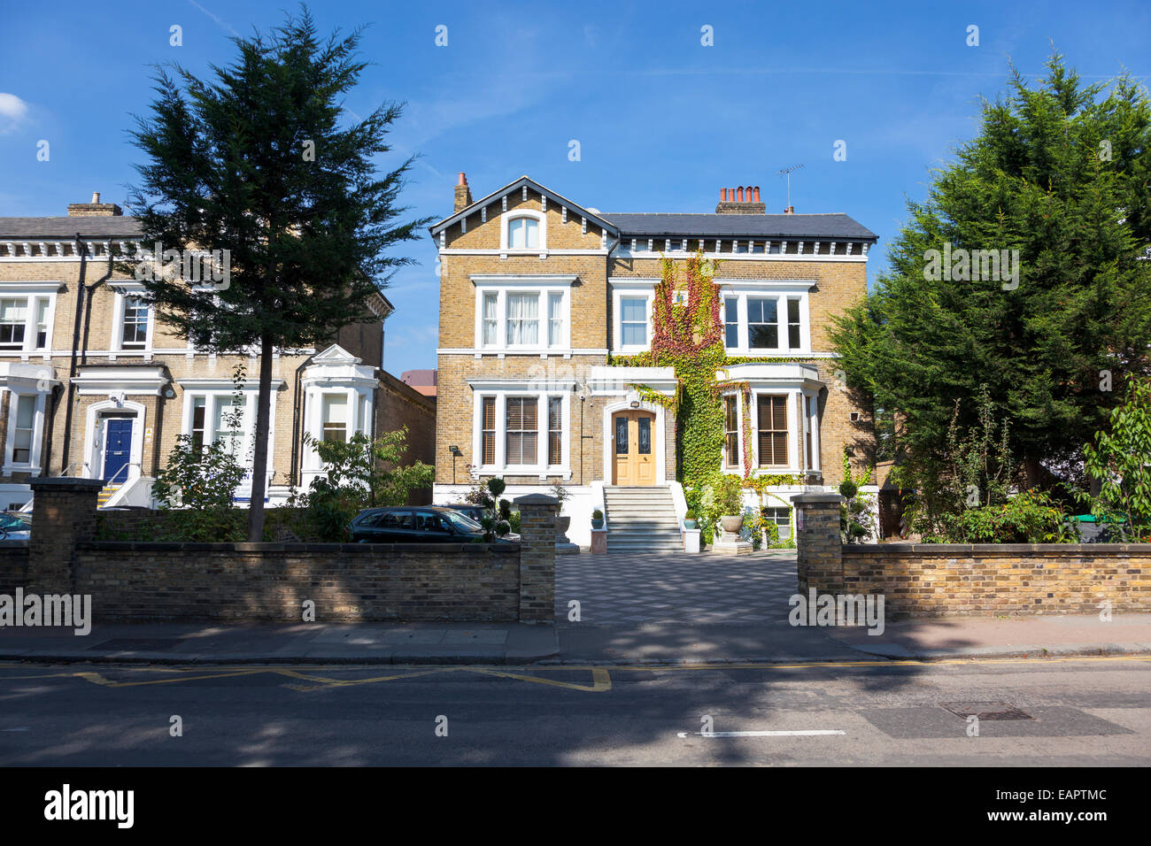 Una casa di famiglia nel sobborgo di Londra Foto Stock