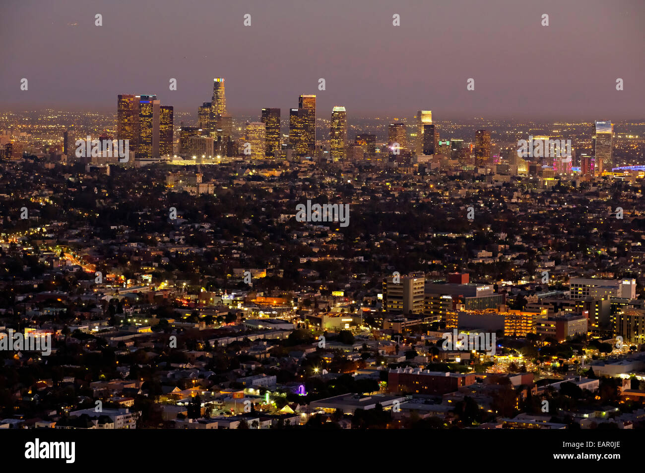 Il Los Angeles panorama della città di notte vista dall Osservatorio Griffith di Los Angeles, California. Foto Stock