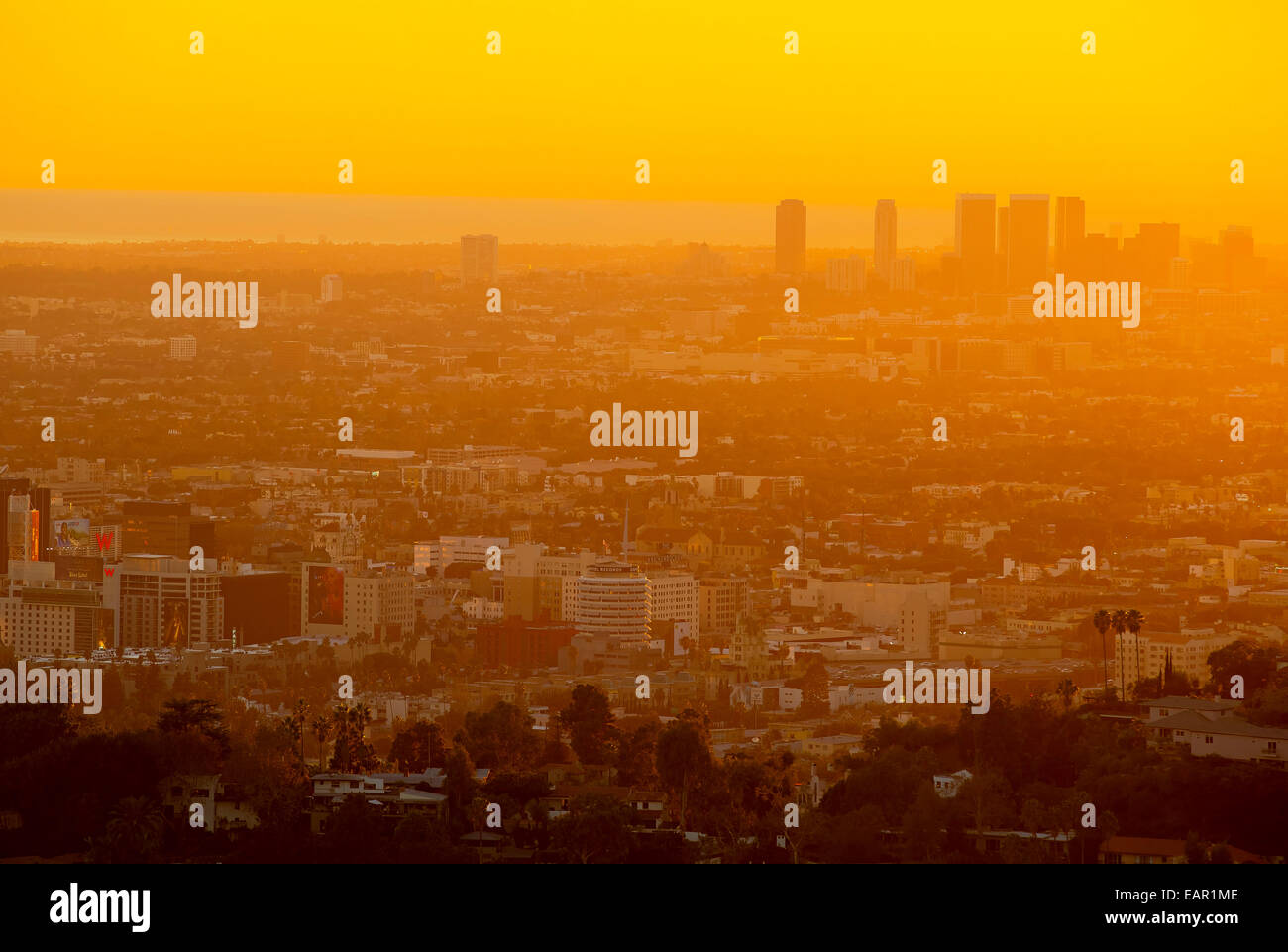 Il Los Angeles City paesaggio al tramonto visto da Osservatorio Griffith di Los Angeles, California. Foto Stock