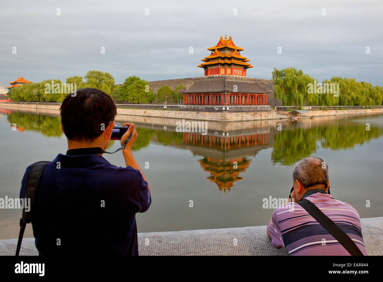 Cina, Città Proibita, turismo, vacanze, a pagoda, acqua, fotografi, Buddismo, Capitali della cultura cinese, riflessione, Foto Stock