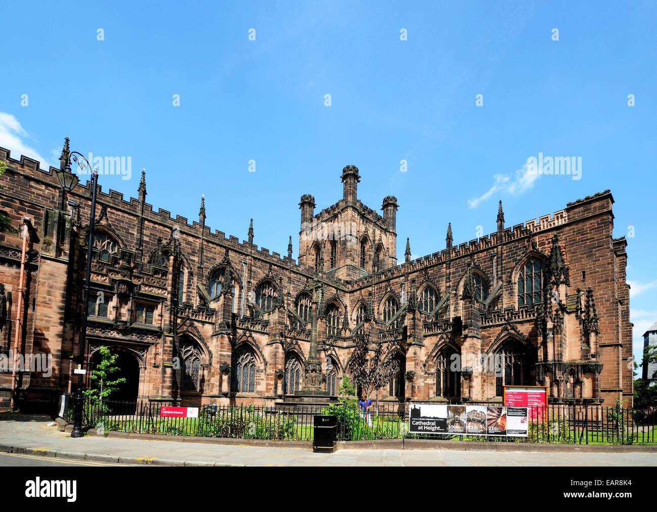 Cattedrale Chiesa di Cristo e della Beata Vergine Maria a sud anteriore, Chester, Cheshire, Inghilterra, Regno Unito, Europa occidentale. Foto Stock
