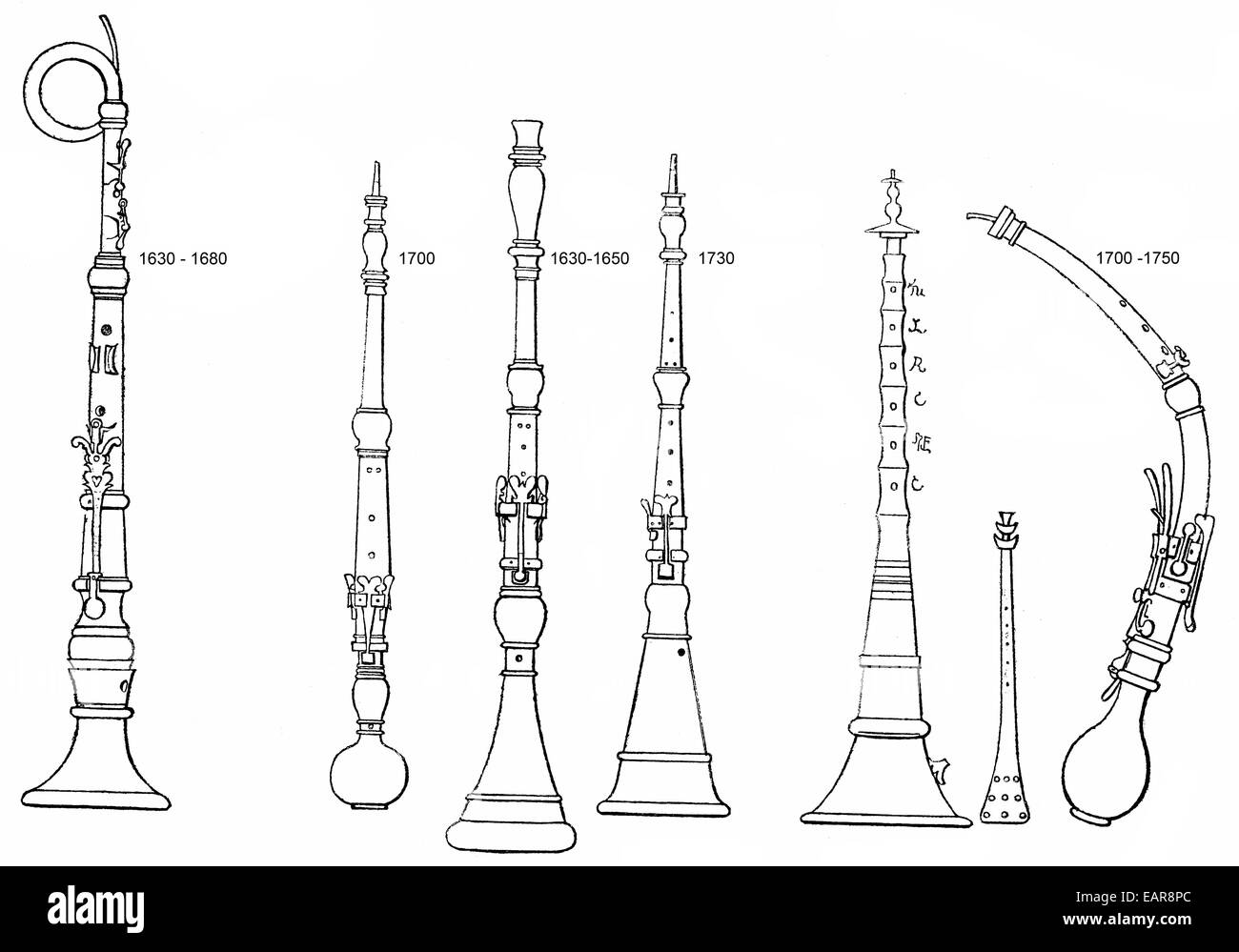 Varie forme di vecchi strumenti a fiato in legno, corno inglese, oboe, oboe  da caccia, verschiedene Formen von Alten Holzblasinstrumente Foto stock -  Alamy