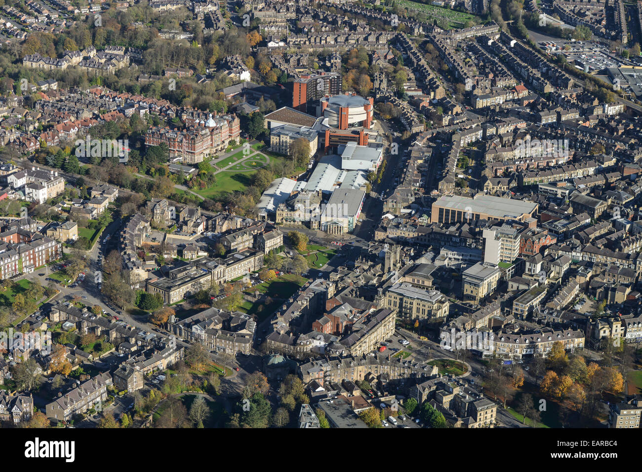 Una veduta aerea del centro di Yorkshire città termale di Harrogate Foto Stock