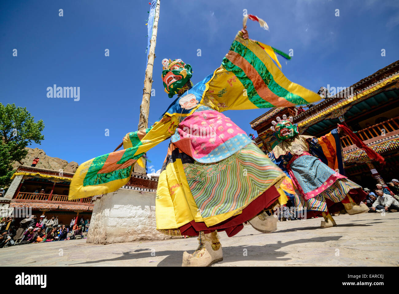 I monaci esecuzione rituale mask dance, descrivendo storie fin dai primi giorni del Buddismo, durante il Festival di Hemis, Hemis, Ladakh Foto Stock