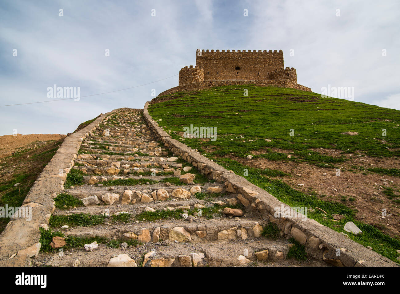 Ruvido scalinata che conduce al castello di Khanzad, Khanzad, Provincia di Arbil, Kurdistan iracheno, Iraq Foto Stock