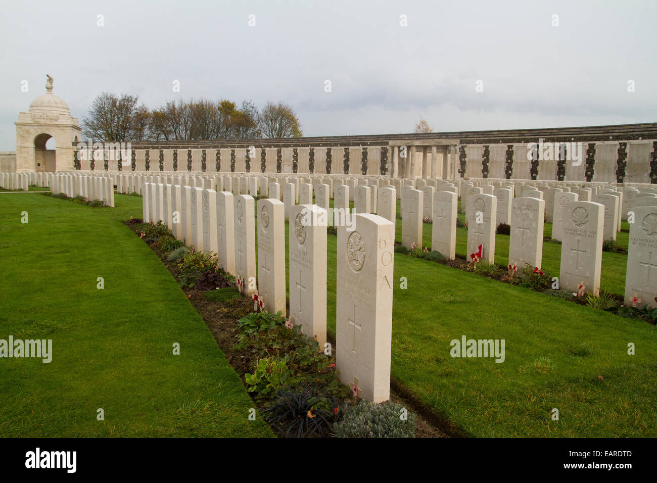 Tombe a Tyne Cot WW1 cimitero in Belgio Foto Stock