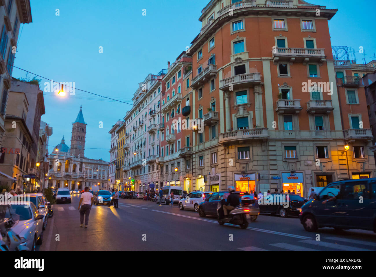 Via Merulana, che conduce a piazza Santa Maria Maggiore, quartiere Monti, Roma, Italia Foto Stock