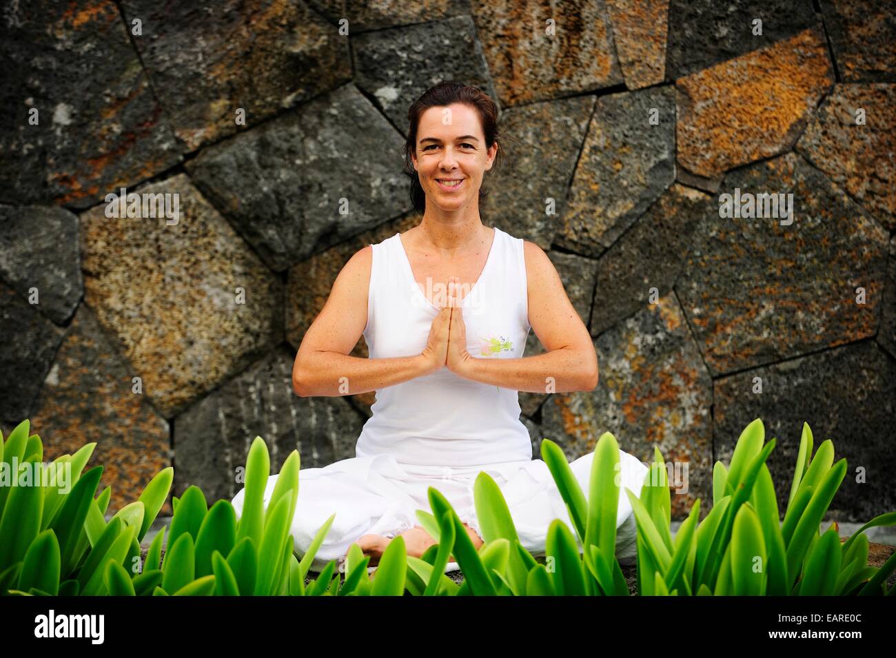 Donna, inizio 40s, yoga Foto Stock