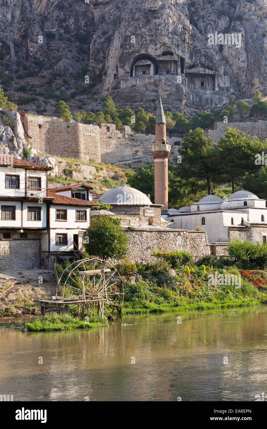 La moschea e le Tombe dei Re, Amasya, Fiume Yeşilırmak, la regione del Mar Nero, Turchia Foto Stock